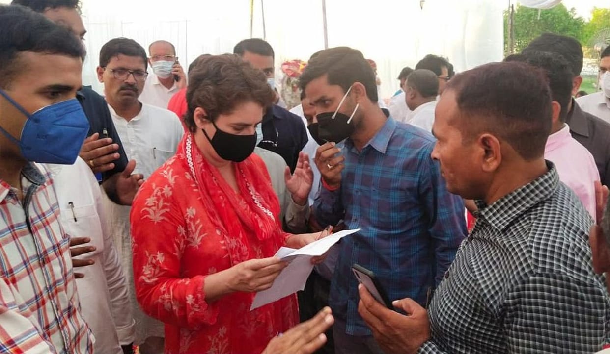 Priyanka reached the temple to bow her head priest said you will have to spend time in RaeBareli