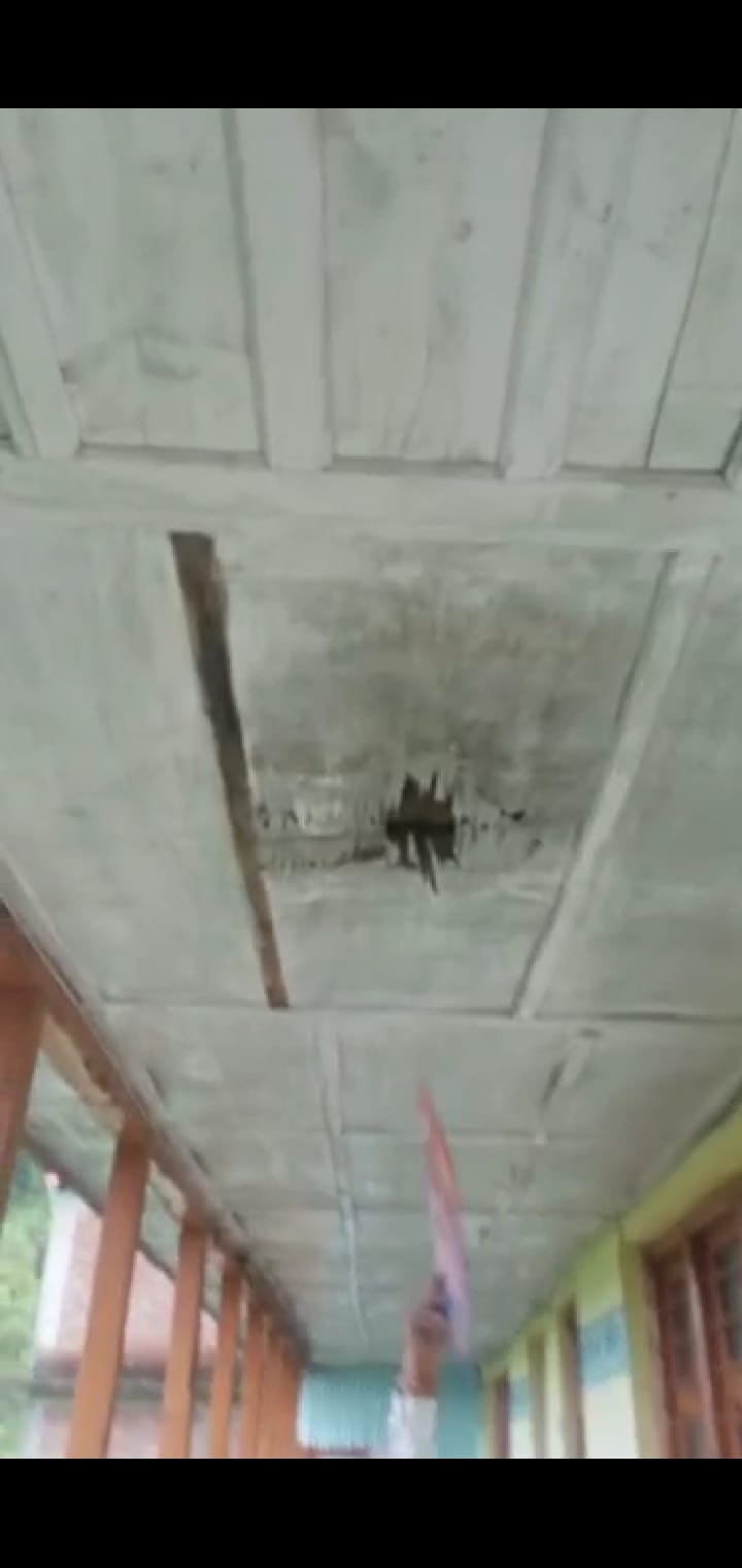 sarahar school building in critical position