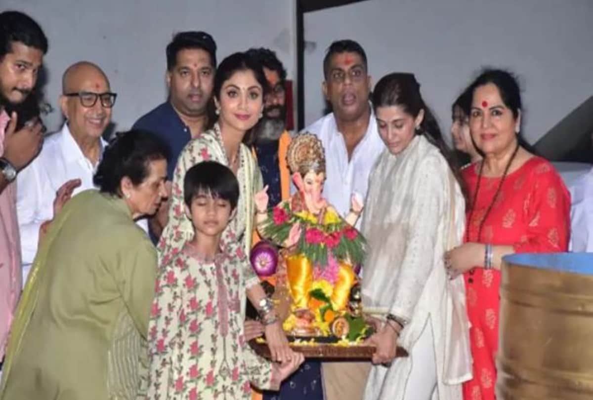 Ganesh Chaturthi 2021 shilpa shetty did ganpati visarjan with family photos and videos goes viral on internet