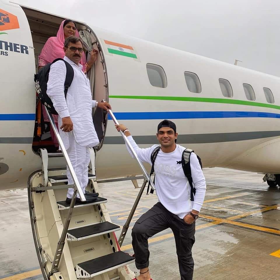 Parents took flight, smile on Neeraj's face