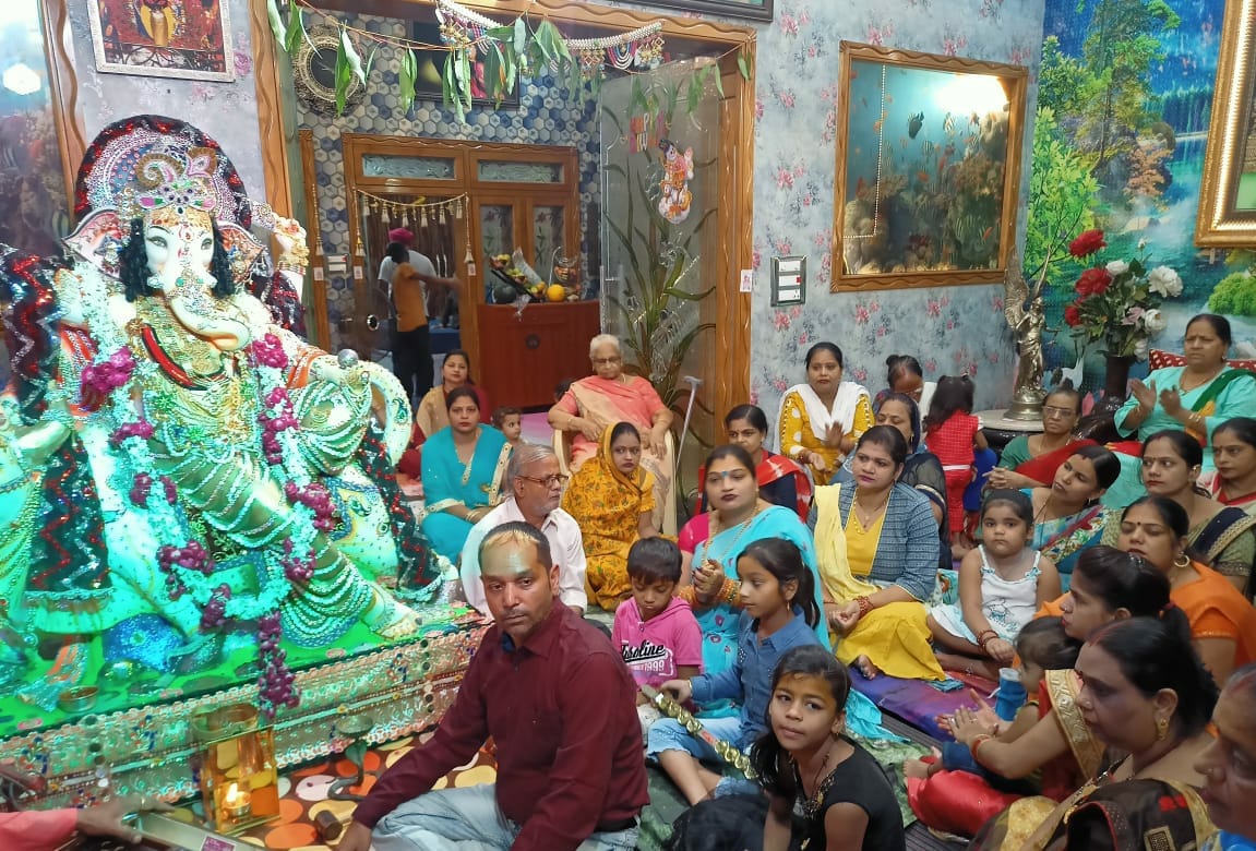 Worship of Lord Ganpati started in the pandals