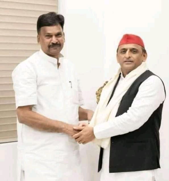 There has been a stir in the politics of the state: BJP MLA Rakesh Rathore met Akhilesh Yadav