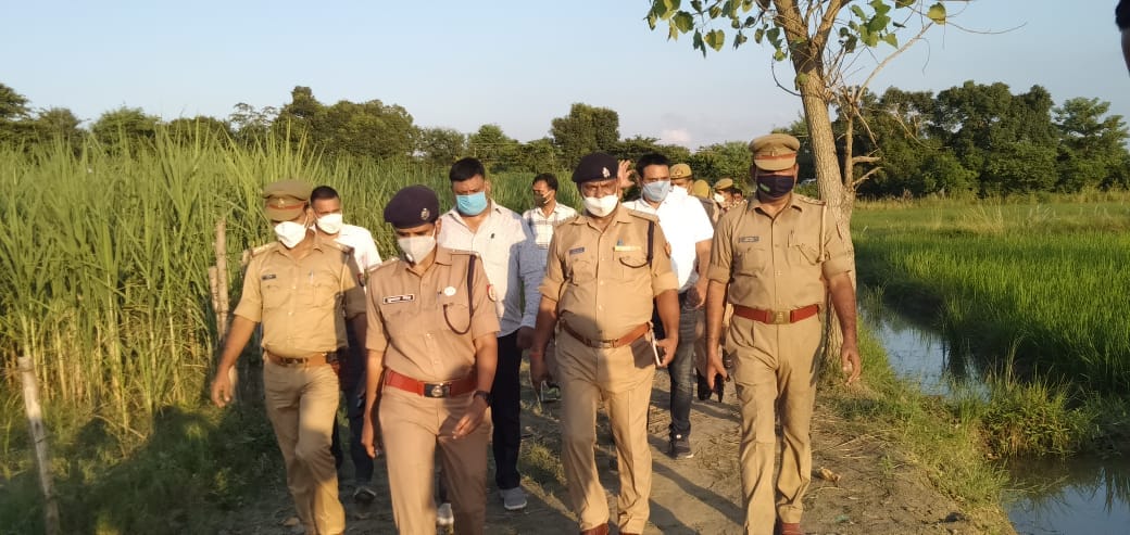 UP: Woman and innocent murdered by slitting their throats, dead bodies found in the field