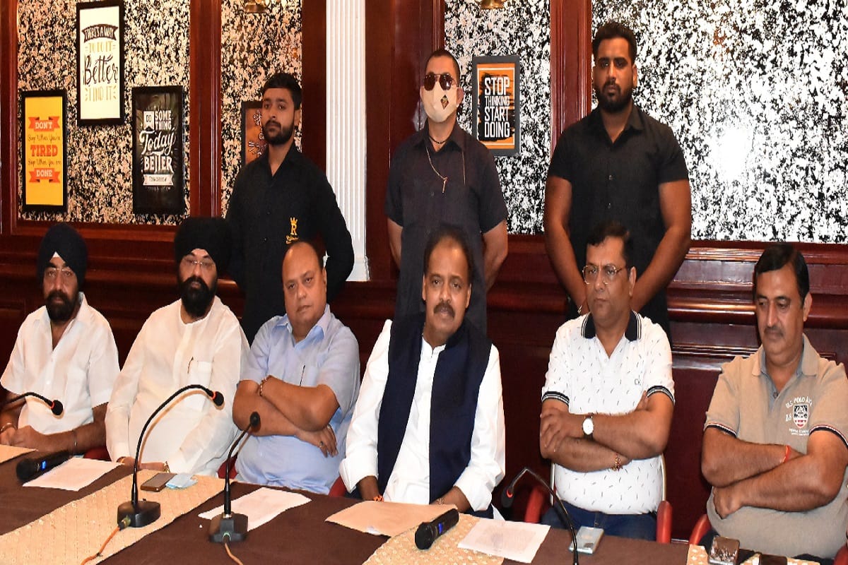 Meerut News: Leader Ramesh Dhingra has left Congress party