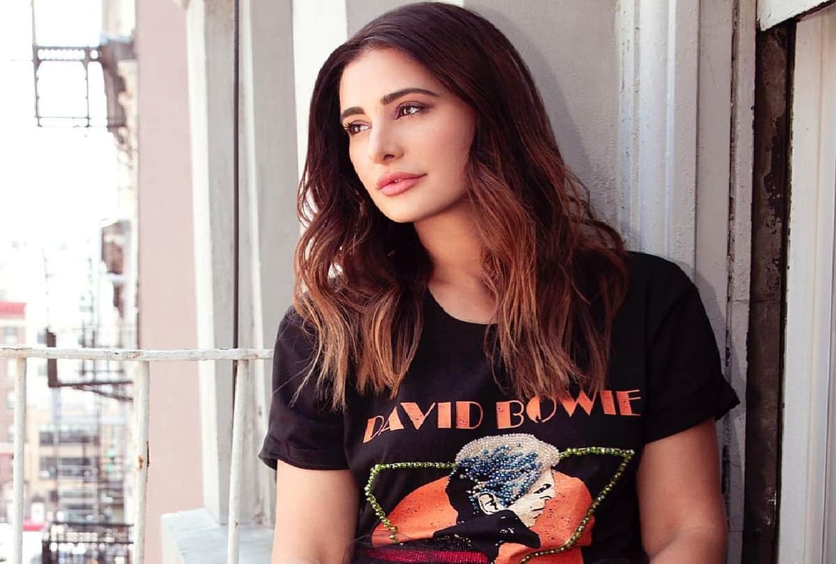 Nargis Fakhri 4 hairstyle Tips