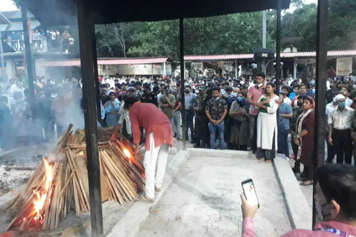 martyr Major Mayank Vishnoi last ride in Meerut, people tribute martyr with moist eyes