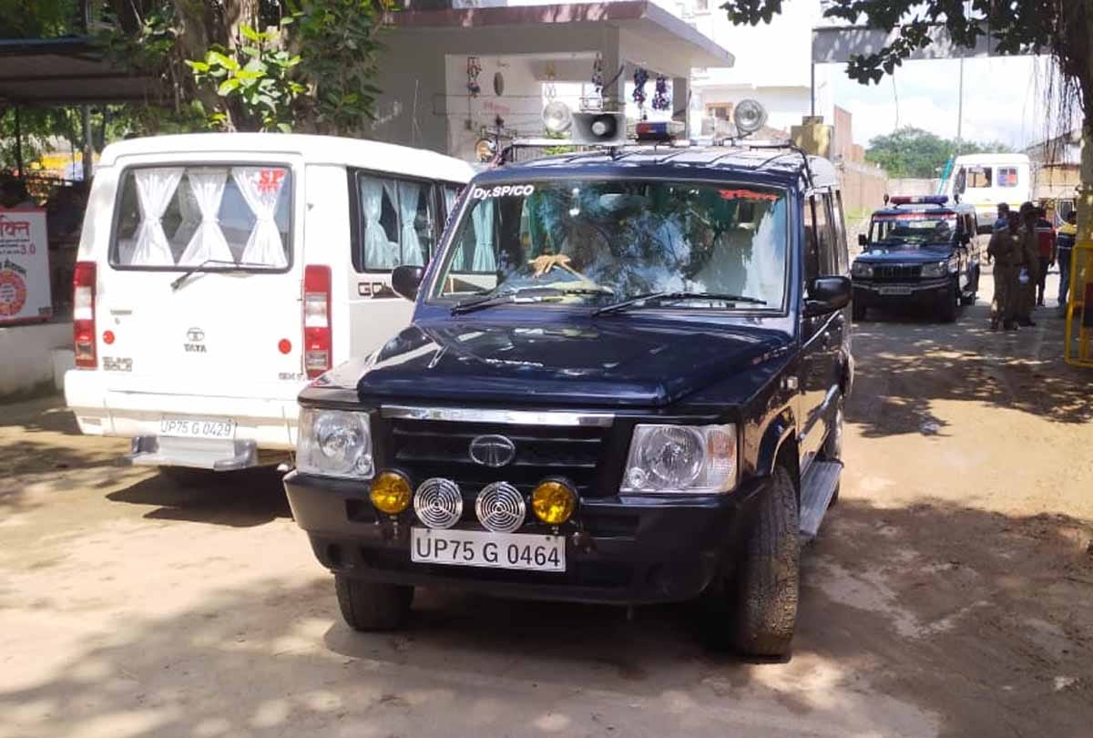 UP: Jharkhand Police arrested former CM's advisor from Saifai in Etawah on charges of rape