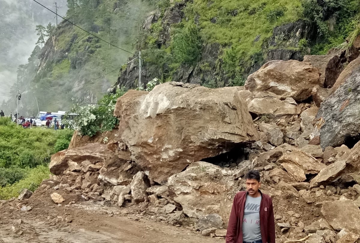 weather update himachal pradesh: landslide at Badhal Shimla national highway 5 Blocked landslide in kullu at many places snowfall in lahaul rohtang