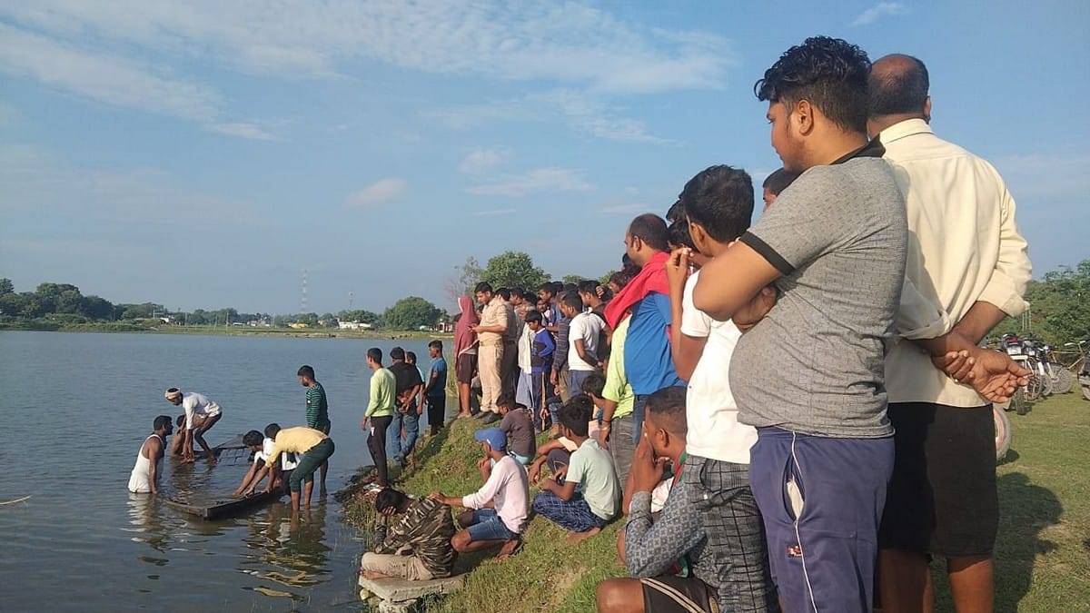 youth drowned in pond during bath dead body found floating in chandauli