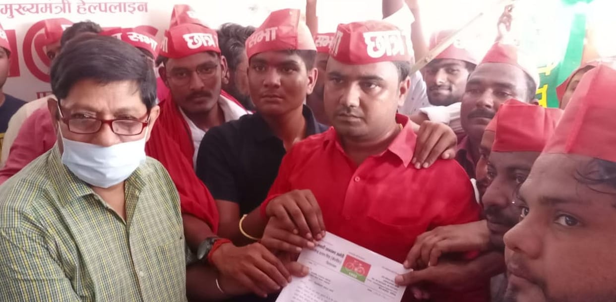 SP workers protested against zero fee policy cancellation
