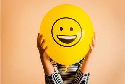 Hindi Jokes:भाई के सवाल का बहन ने दिया ऐसा जवाब, सुनकर लोटपोट हो जाएंगे आप, पढ़िए ऐसे ही मजेदार चुटकुले - Hindi Viral Jokes Brother Asked Sister Why Are You Wepping Read Hindi Jokes:भाई के सवाल का बहन ने दिया ऐसा जवाब, सुनकर लोटपोट हो जाएंगे आप, पढ़िए ऐसे ही मजेदार चुटकुले - Hindi Viral Jokes Brother Asked Sister Why Are You Wepping Read