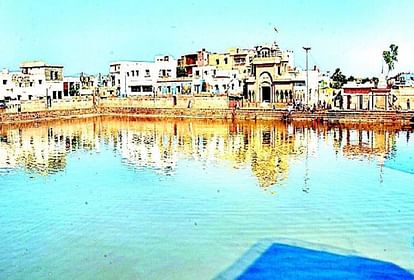 Two friends died due to drowning in Surya Kund of Barsana in Mathura while third one was saved