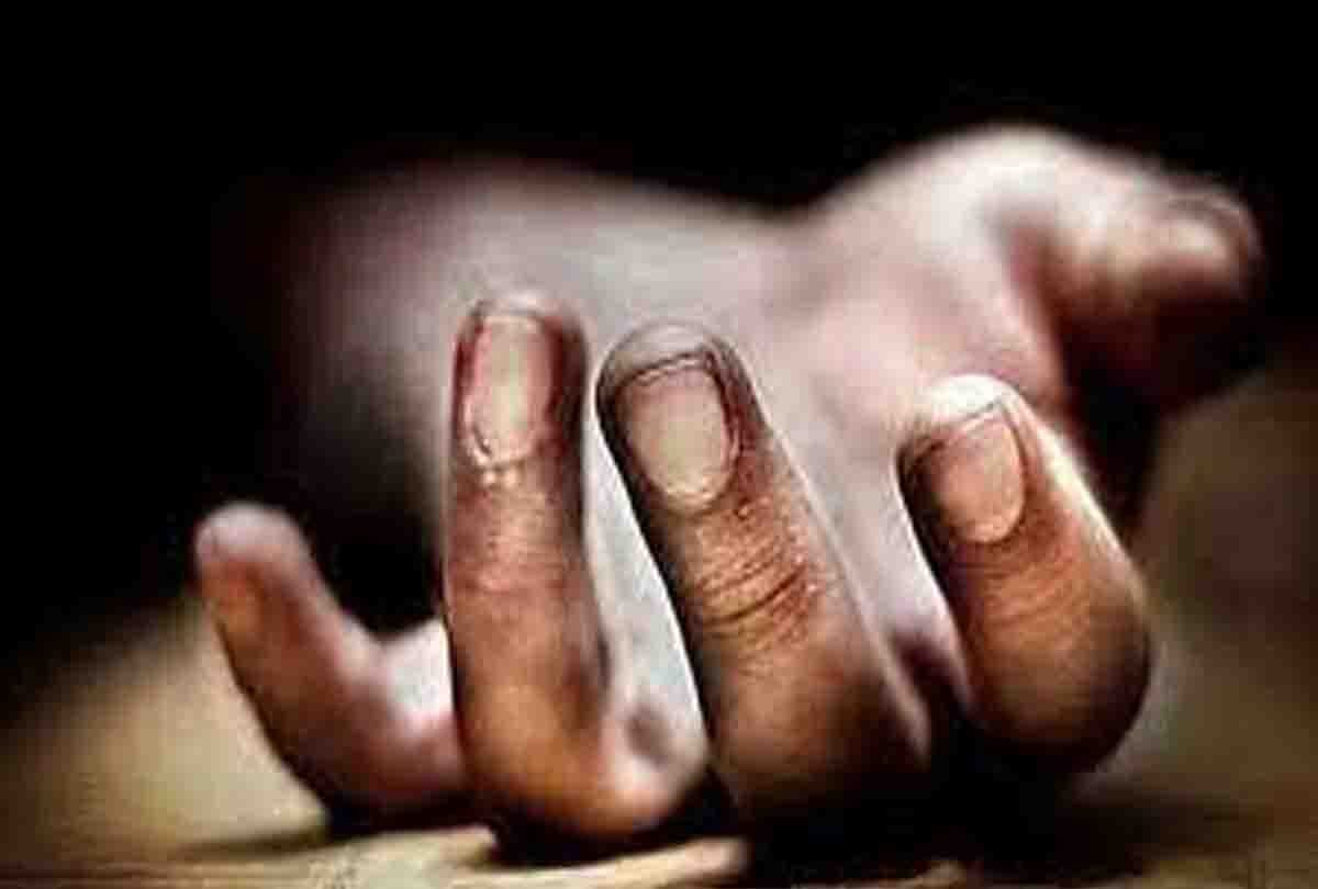 Unnao: Clerk died after being hit by train