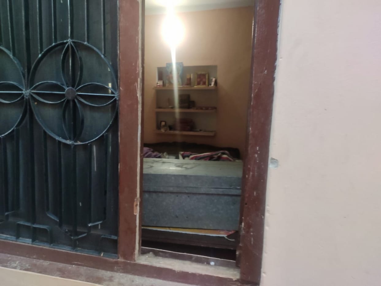 Gold jewelery and valuables stolen from home