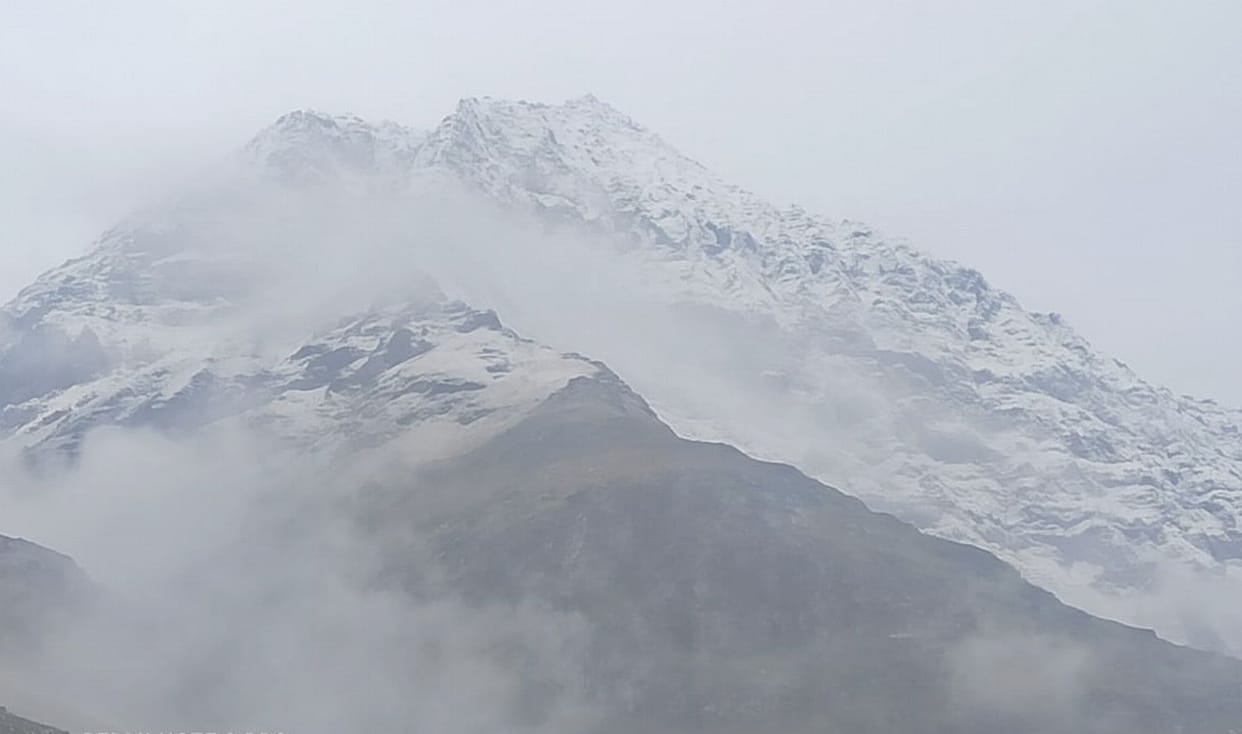 snowfall in mountains of kullu
