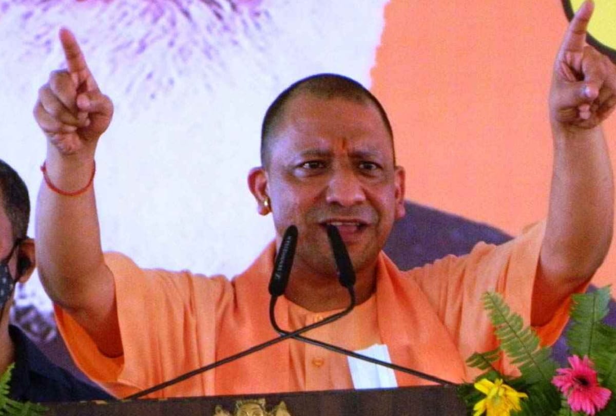 CM Yogi Adityanath announced to give tablets to graduates post graduates and engineering graduates in UP