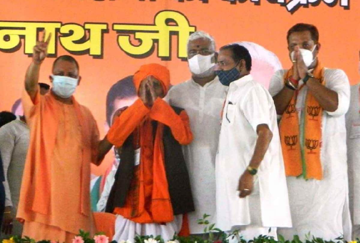 CM Yogi Adityanath announced to give tablets to graduates post graduates and engineering graduates in UP