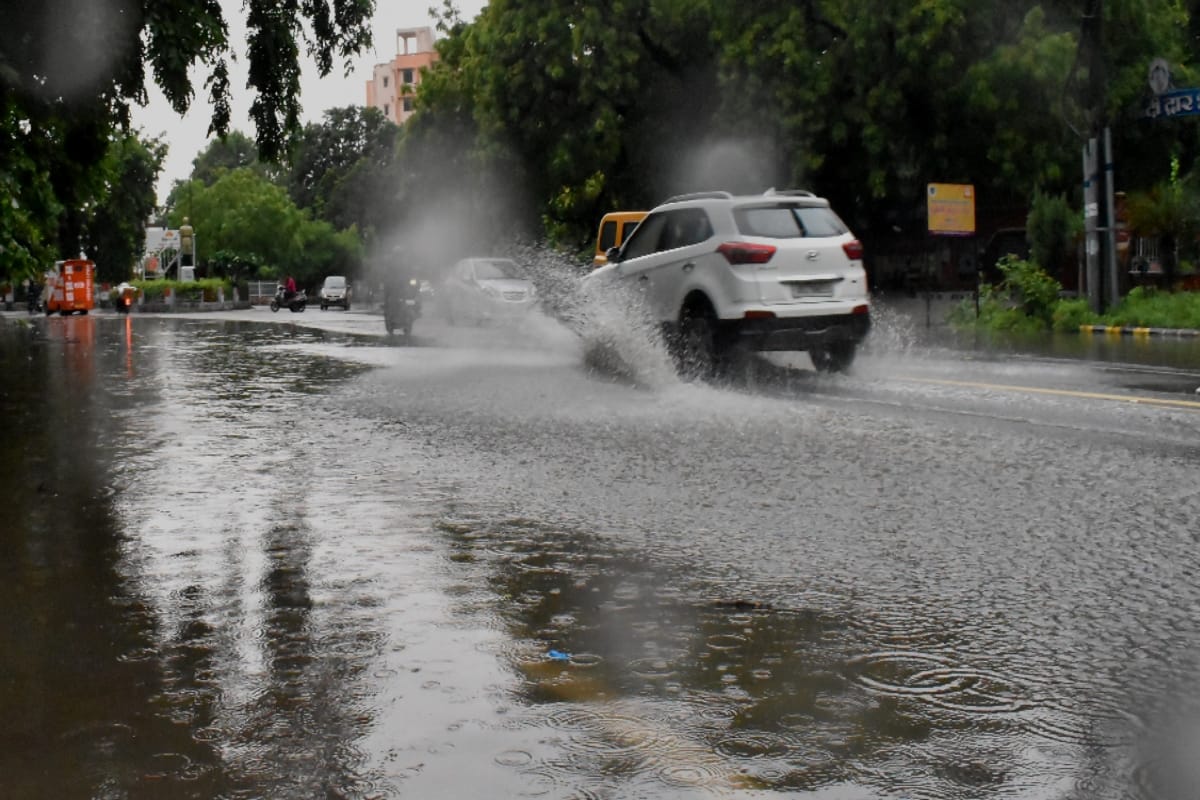 UP Weather Today: Heavy rain in many districts of western UP