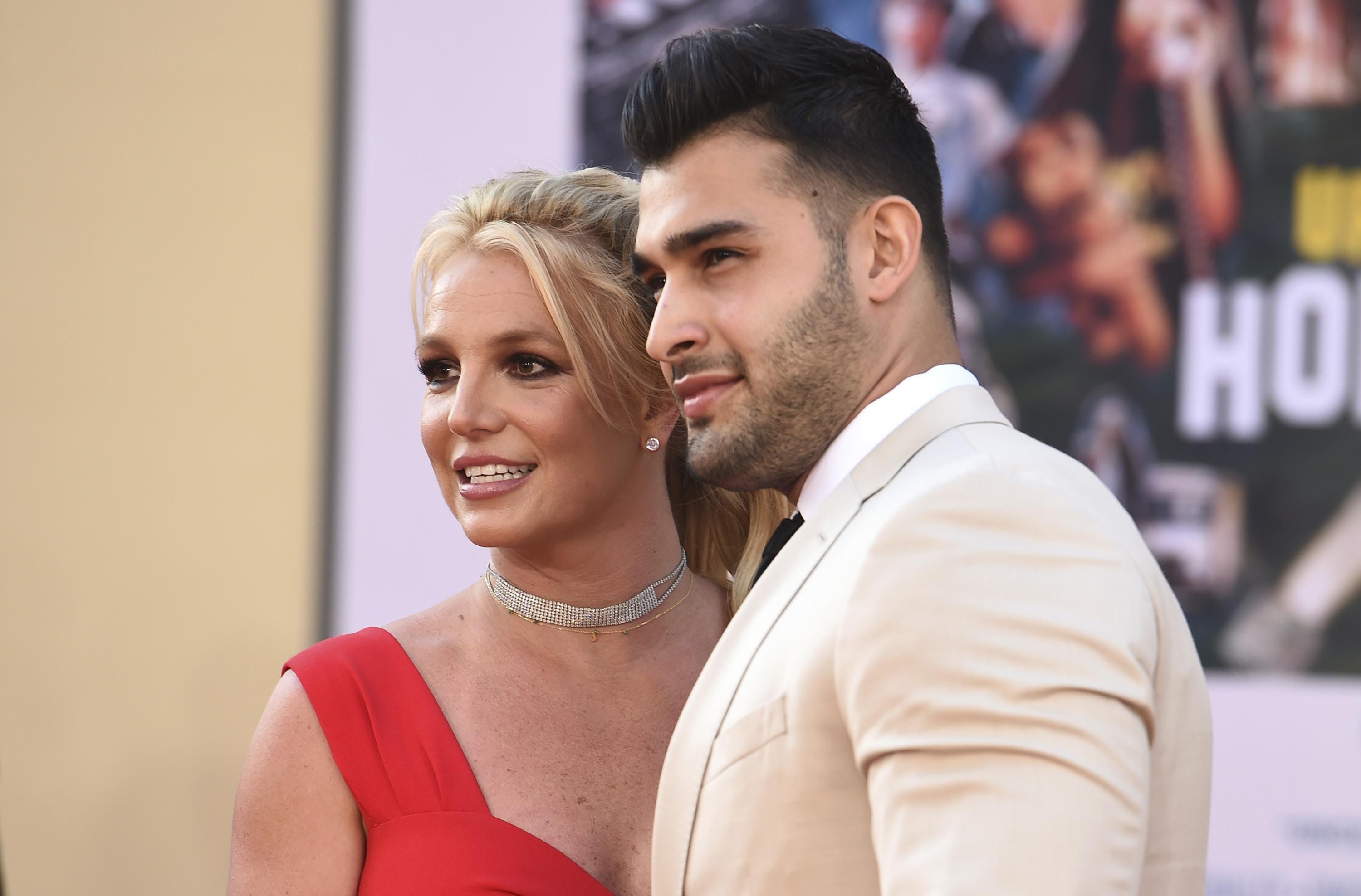 Britney spears deactivates instagram account after engagement with Sam asghari know the reason