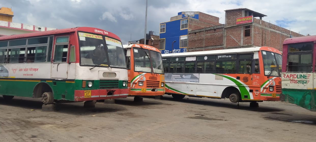 Sonbhadra: The tires of buses are not of tube type, relying on jugaad till parts, passengers are afraid of accident