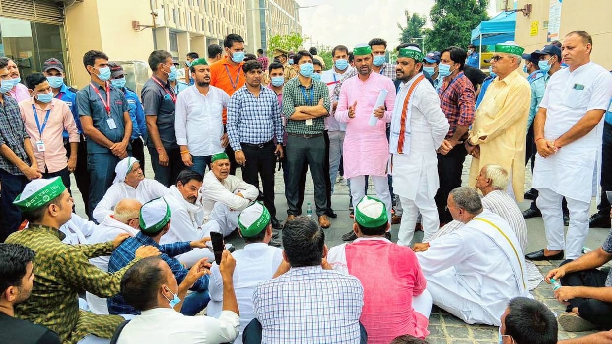 Protest on Vivo company demanding employment to youth