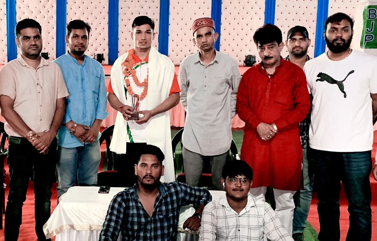 Paithani's boxer Jaideep welcomes in Srinagar