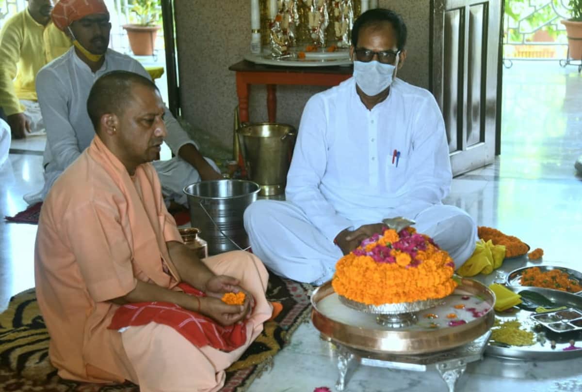 Gorakhpur CM Yogi Janata Darbar News: cm yogi held Janata Darbar in gorakhpur and listened complaints of 350 people