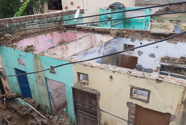 One Young Man killed after Roof Collapsed in Rain At Hisar