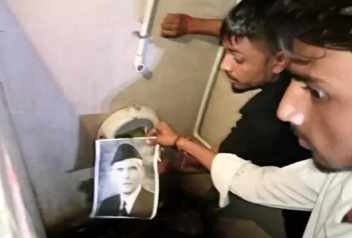 भाजपा नेता ने शौचालय में लगाई जिन्ना की तस्वीर