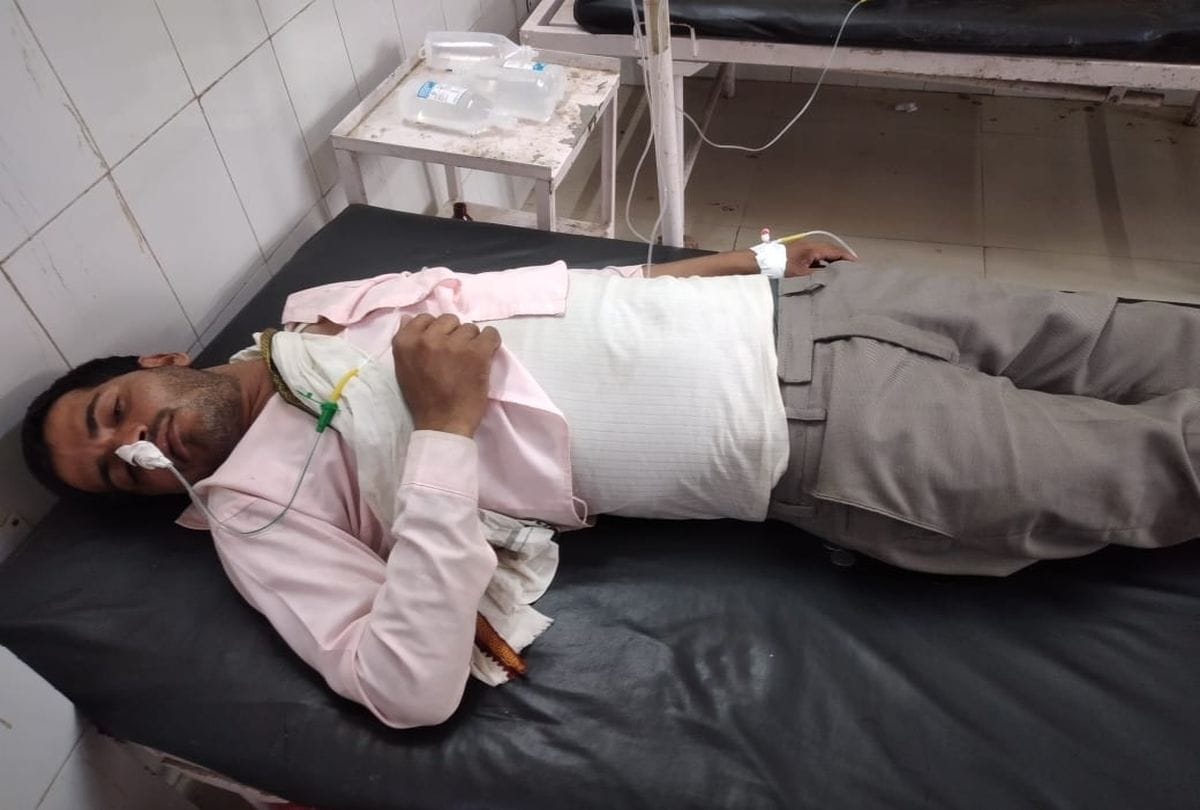 Famer Eat Poison In Mainpuri Collectorate