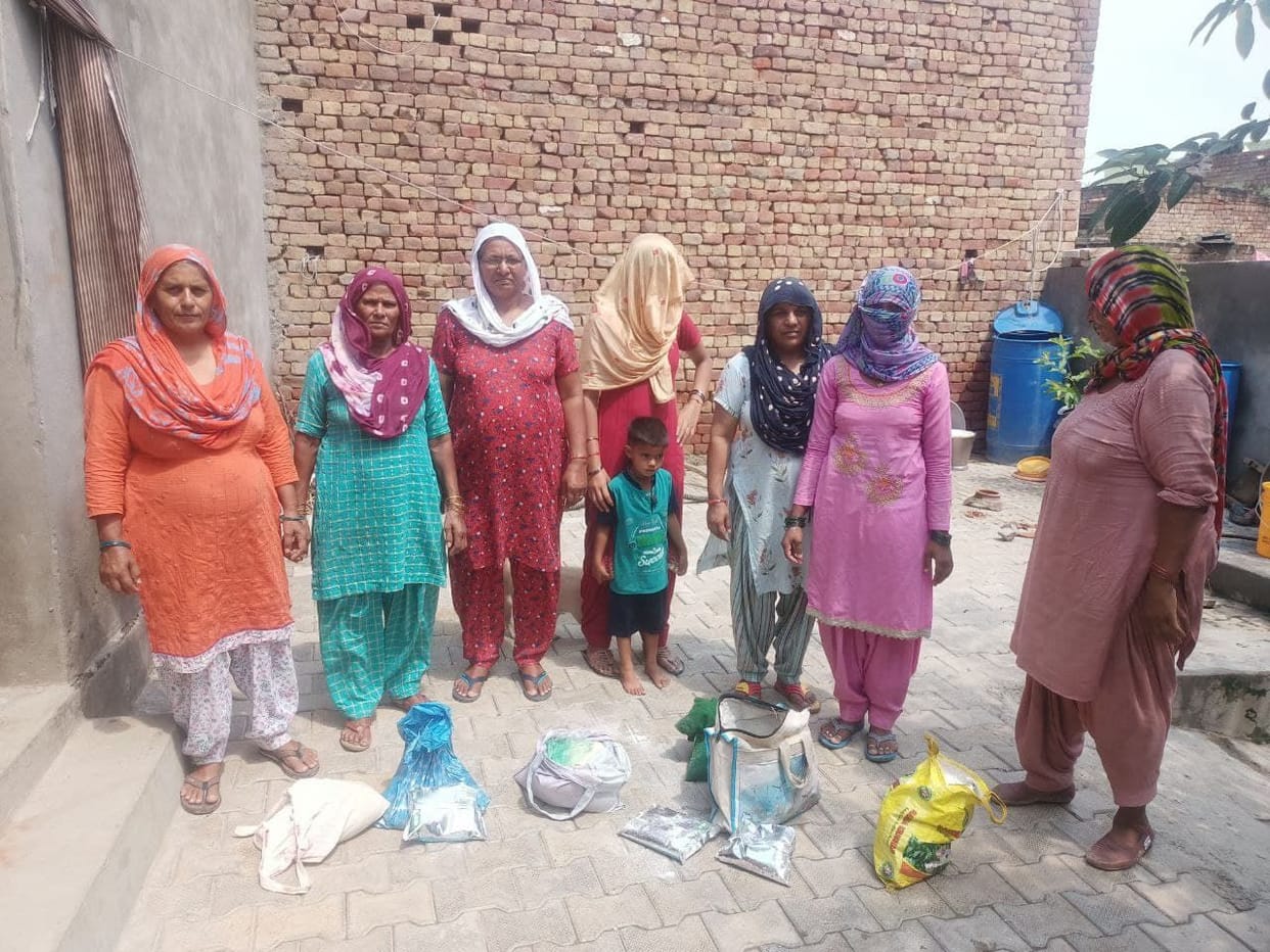 Bad ration distributed in Anganwadi, women expressed their anger