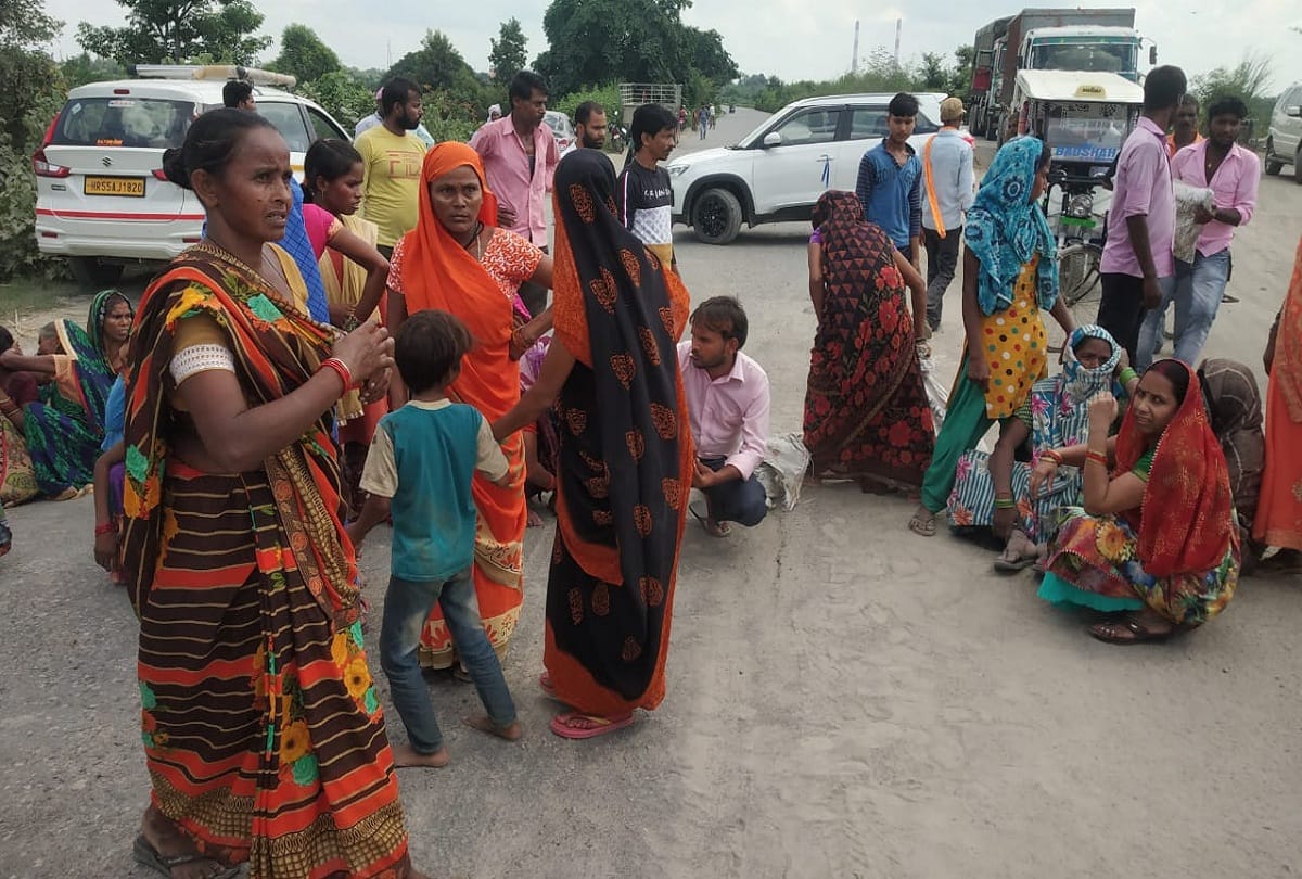 Aunt and nephew drowned in river relatives jammed highway came to collect water for worship