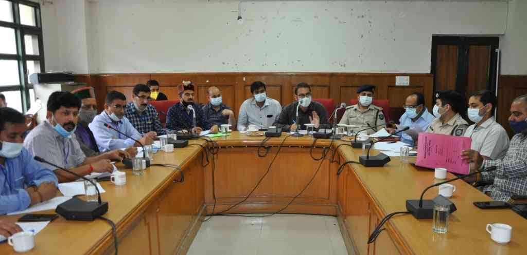Vegetable and retail traders not dispaying rate cheating people in Solan