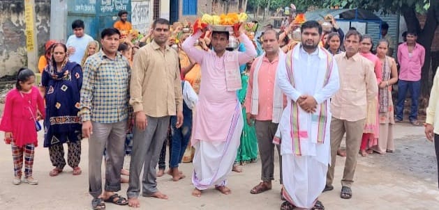 Women took out Mangal Kalash Yatra