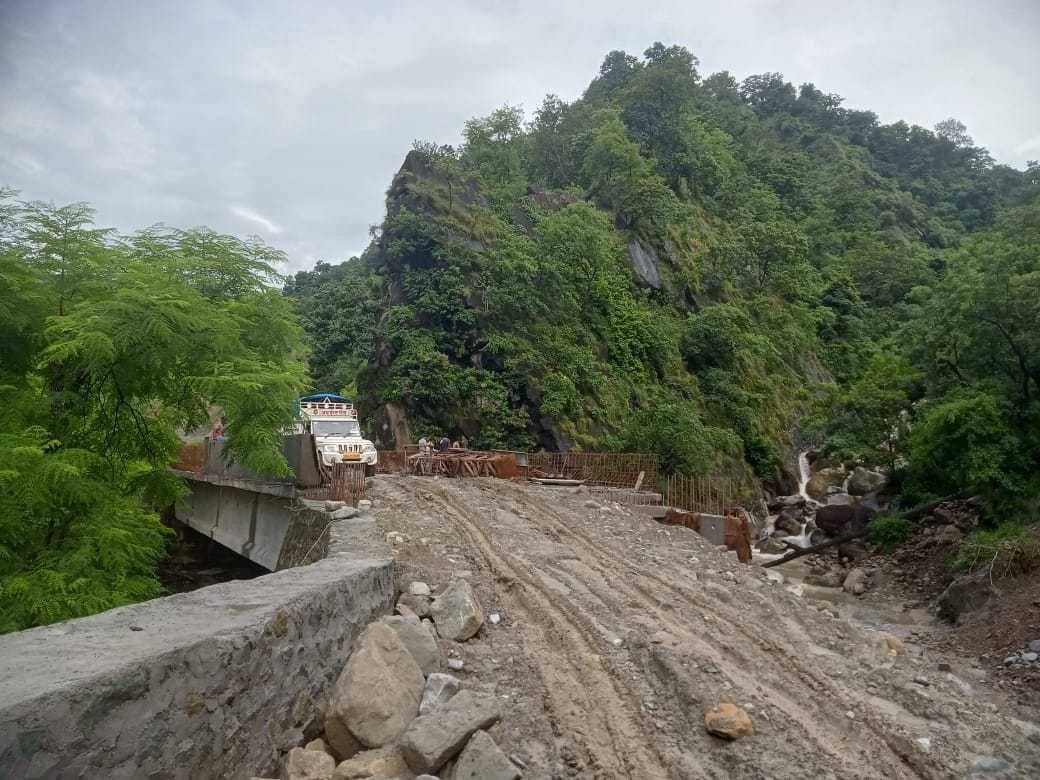 Construction of first bridge on Tanakpur-Jauljibi road completed, vehicles started running