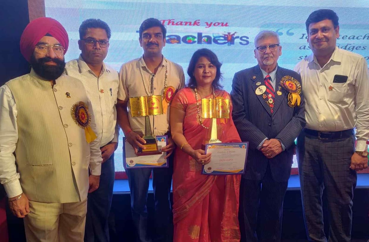 2 teachers of Rewari honored in Delhi