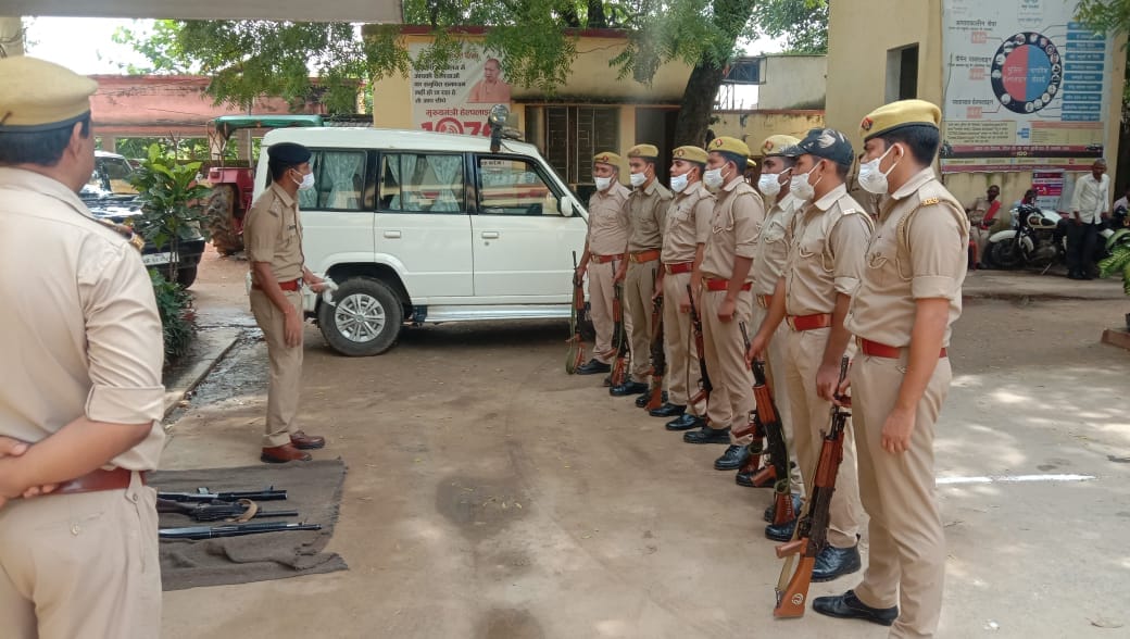 Policemen got punishment due to not open rifle constable run six rounds of dudhi police staion in sonebhadra