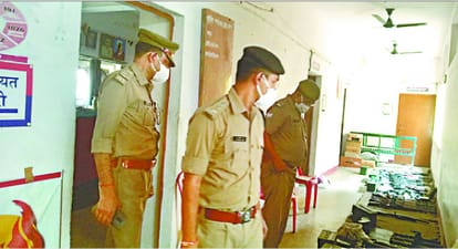 Policemen got punishment due to not open rifle constable run six rounds of dudhi police staion in sonebhadra