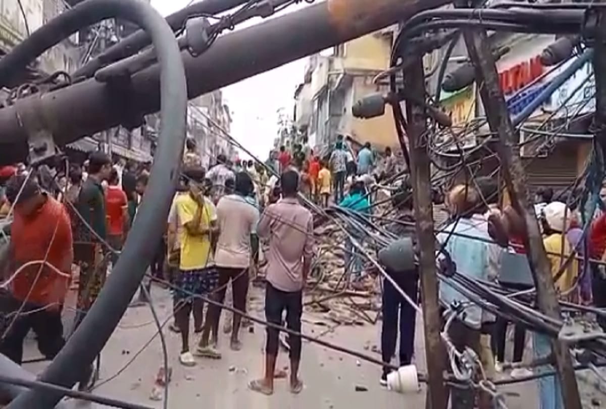 Building Collapse in Delhi: Four Storey Building Collapses In Sabzi Mandi Area In New Delhi