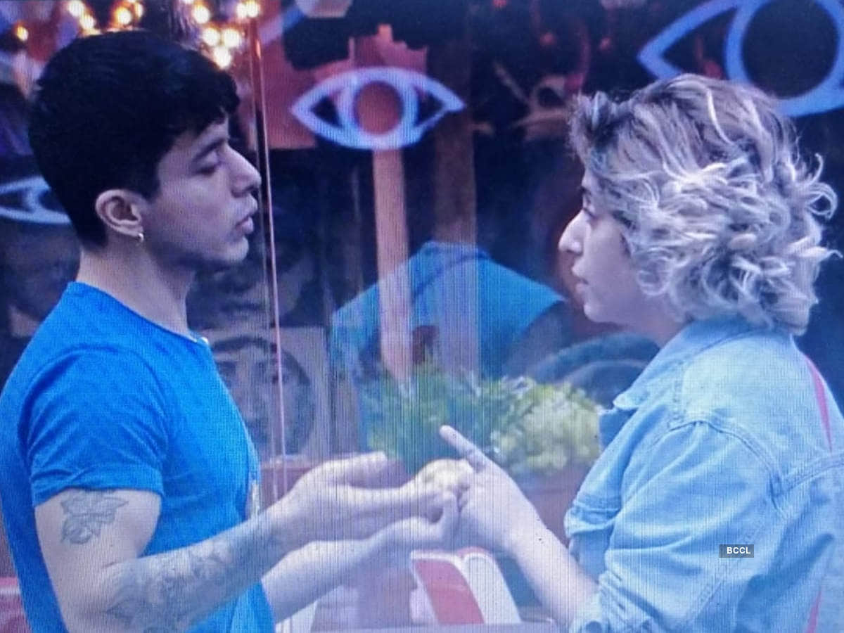Bigg Boss OTT: Neha Bhasin and Pratik Sehajpal cute viral video