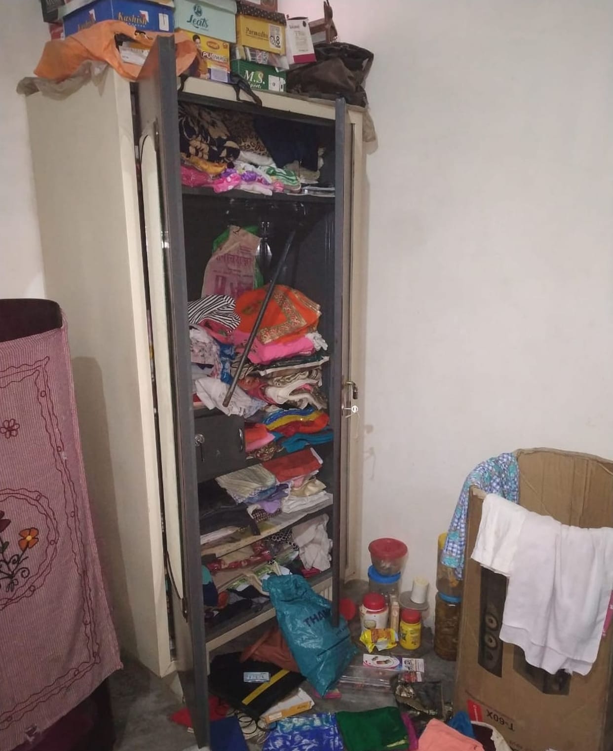 10.50 lakh stolen from retired employee's house