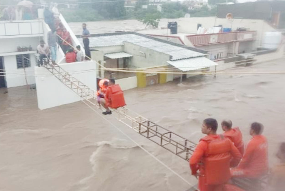 Rain disrupts life in Gujarat, contact with 35 villages of Jamnagar lost, new CM Bhupendra Patel instructed officials to provide all possible help to the people