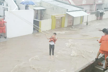 Rain disrupts life in Gujarat, contact with 35 villages of Jamnagar lost, new CM Bhupendra Patel instructed officials to provide all possible help to the people