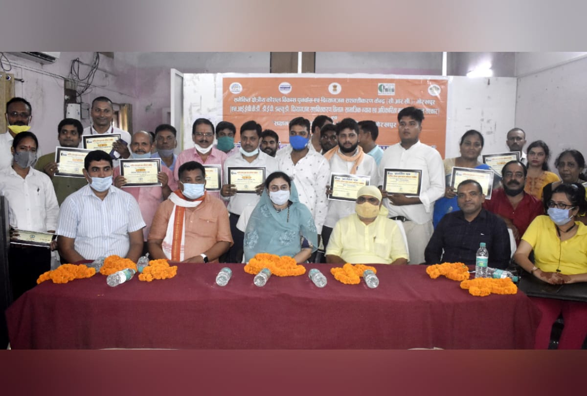 People pledge to donate eyes to remove the darkness of life of others