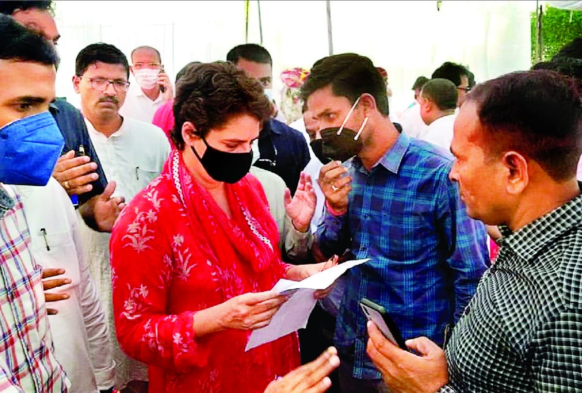 Congress UP incharge Priyanka Gandhi lucknow visit for UP election.