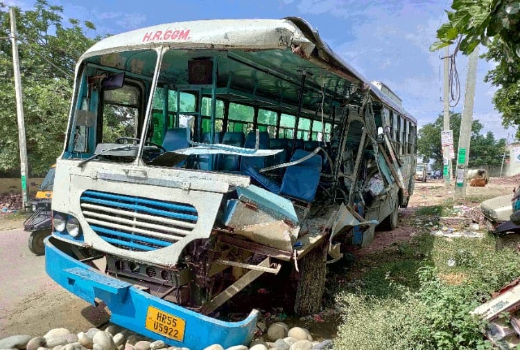 Around 20 people injured in bus and truck collision in Derabassi