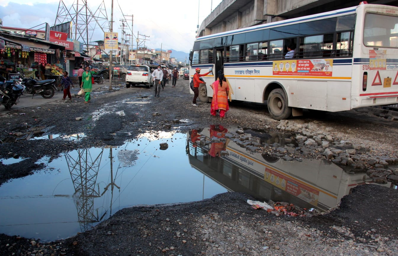 uttarakhand news: bad condition of dehradun roads shameful, watch photos
