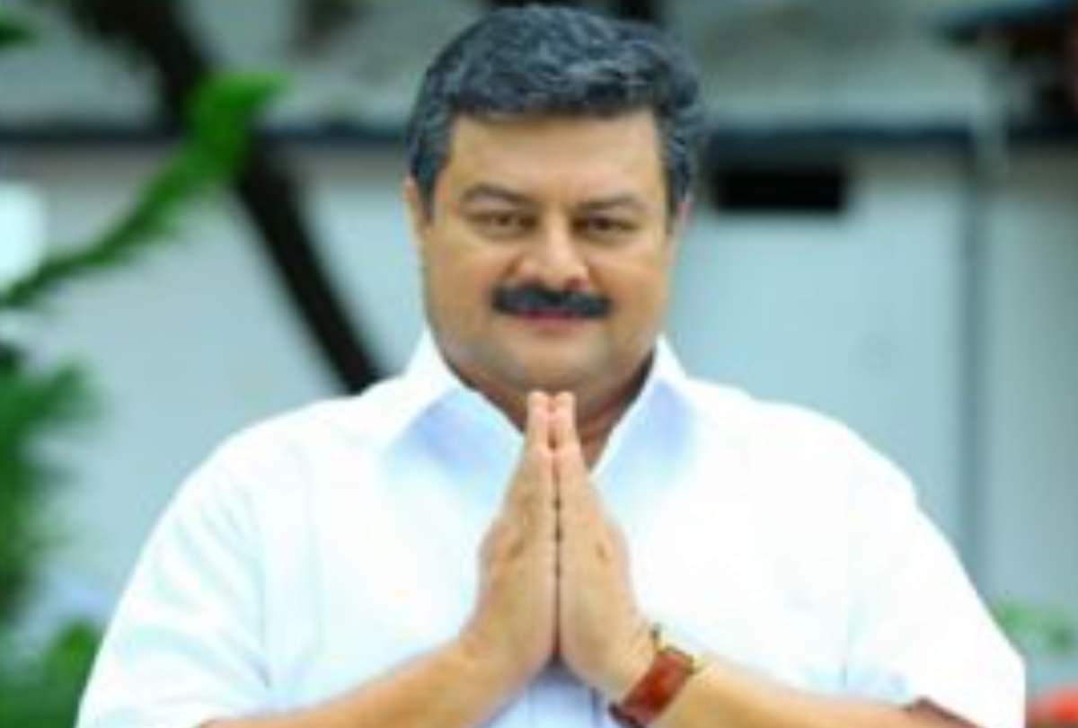 Naseeruddin Shah Calls Out Propaganda Films and ram charan buys New Car top 10 entertainment News