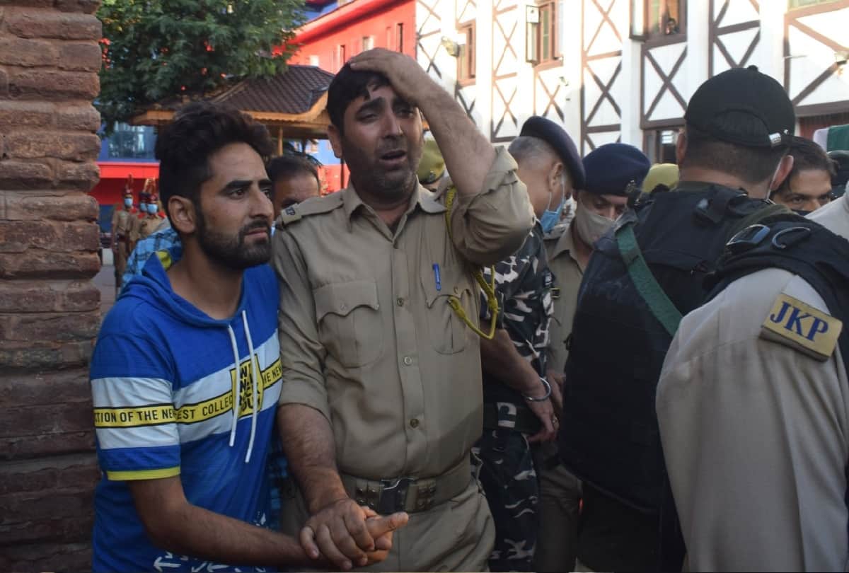 srinagar terrorist attack Sub Inspector Arshid Ahmed attained martyrdom