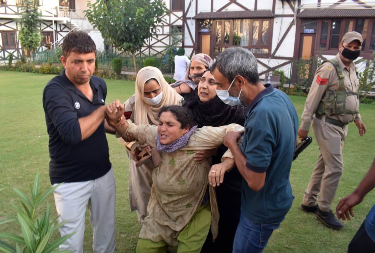 srinagar terrorist attack Sub Inspector Arshid Ahmed attained martyrdom